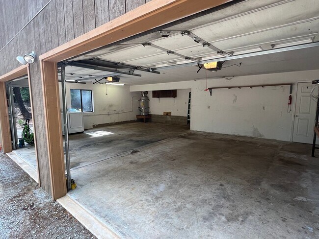 Building Photo - 16520 Prospect Pl
