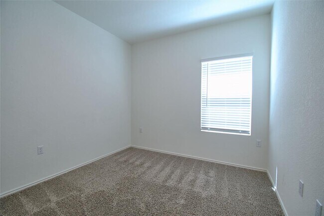 Building Photo - 2233 Forgetmenot Ln