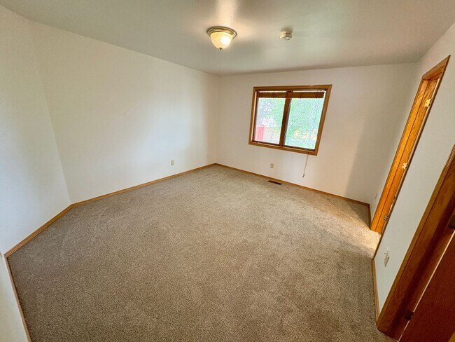 Building Photo - 2905 High Park Dr