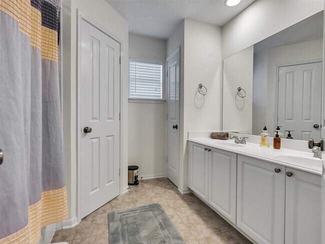 Building Photo - 83 Scarlet Woods Ct