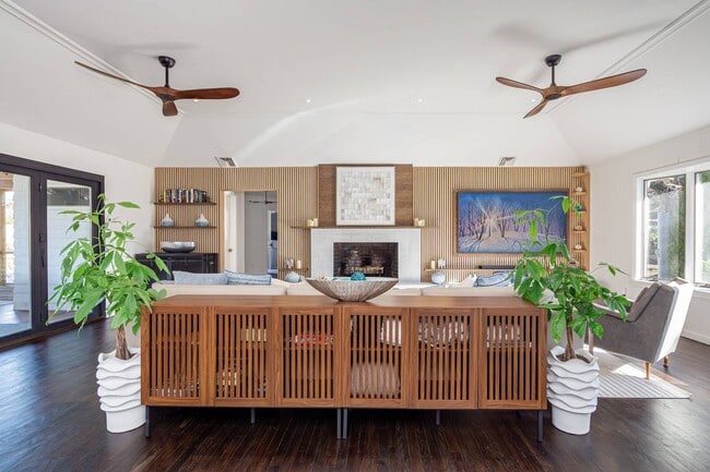 Building Photo - 89 Pantigo Rd