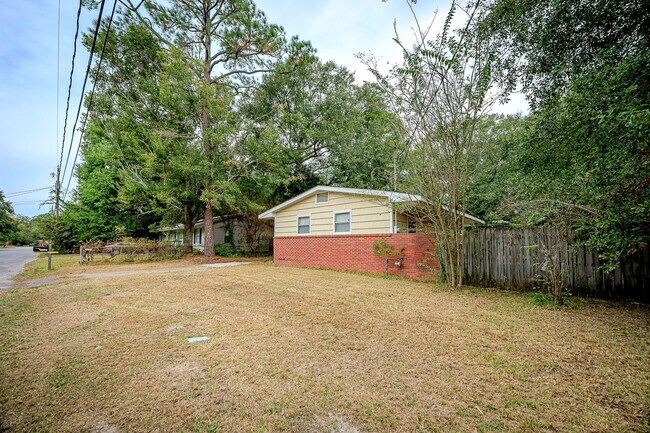 Building Photo - 2919 Criswell Ave