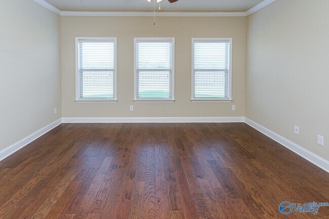 Building Photo - 3031 Greenway Cir SE