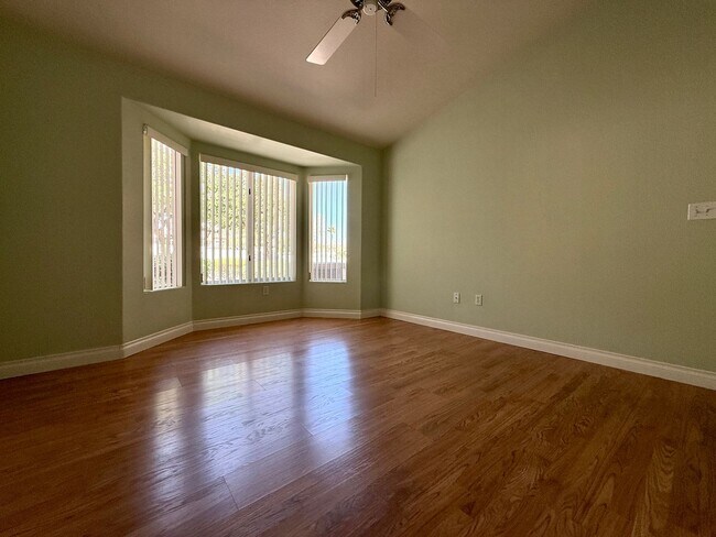 Building Photo - Spectacular furnished 2 bedroom townhouse ...