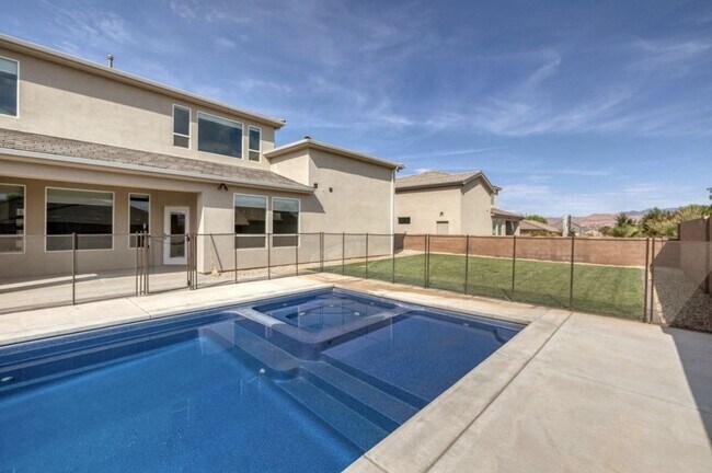 Building Photo - 2579 S Wilson Dr