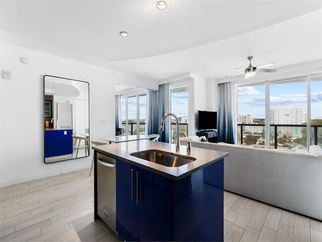 Building Photo - 3101 Bayshore Dr
