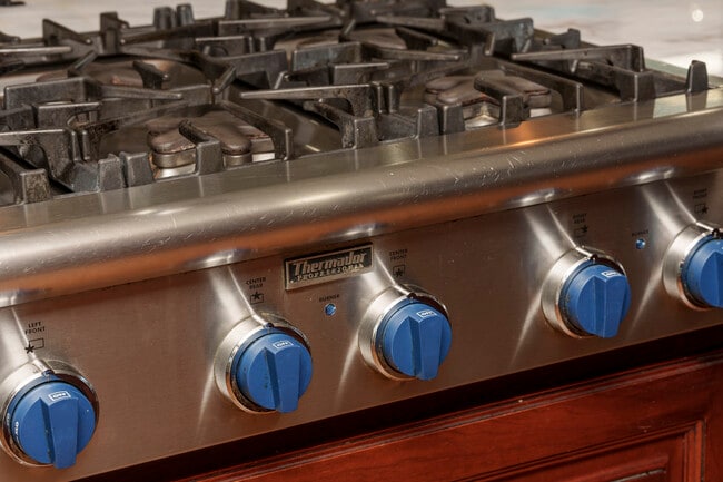 Building Photo - 8562 Sandy Hook Dr