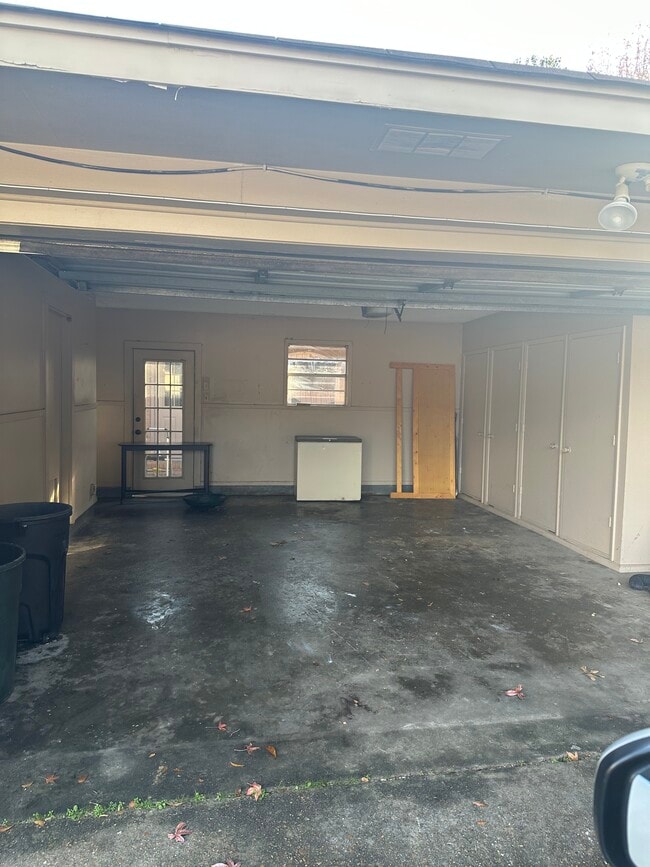 Building Photo - 221 Belaire Dr