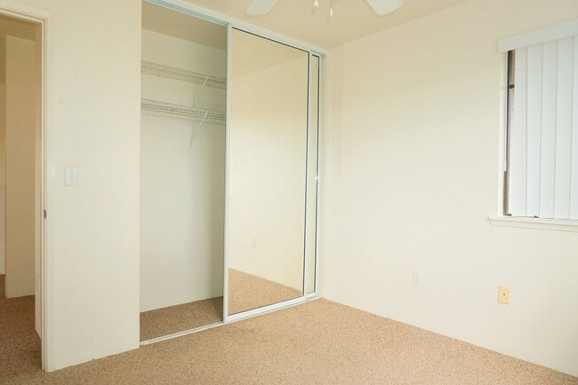 Building Photo - Centrally located Waipahu Single Family Home!