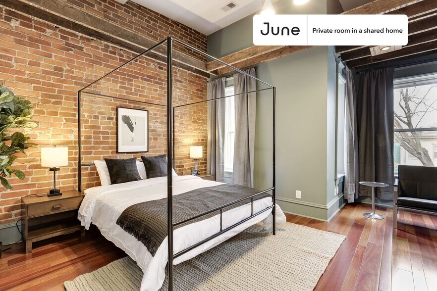 Primary Photo - Private bedroom in 4 bed/3 bath Home