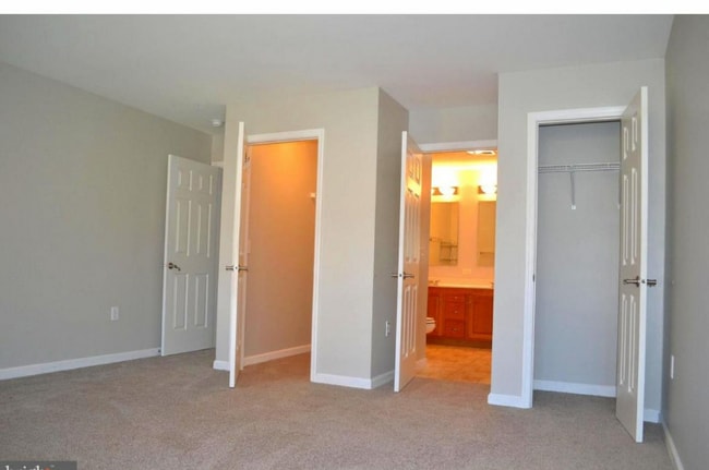 Building Photo - 6405 Woodburn Ave