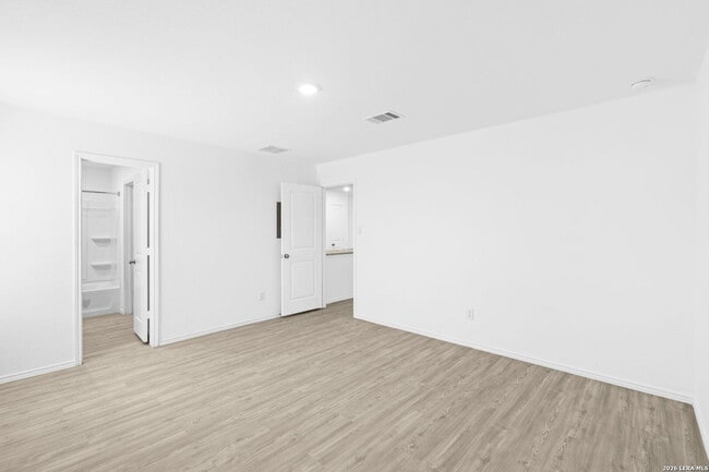 Building Photo - 422 De Herrera