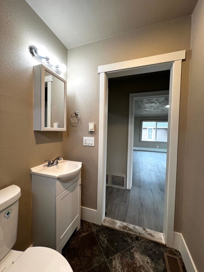 Building Photo - 1013 S 9th Ave