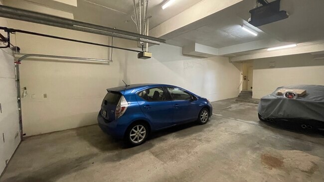 2-3 car tandem parking - 5074 Diamond Heights Blvd