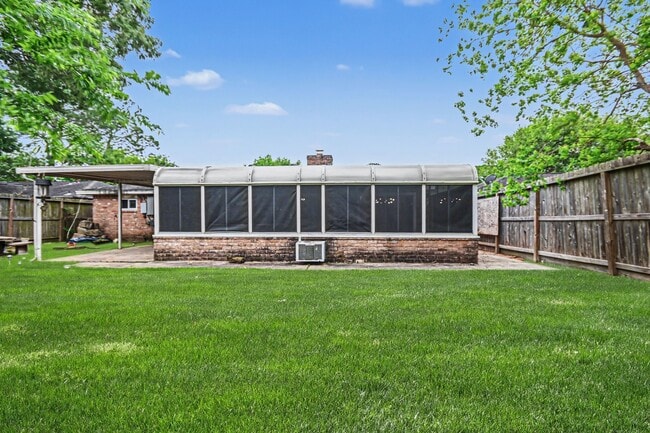 Building Photo - 16807 David Glen Dr