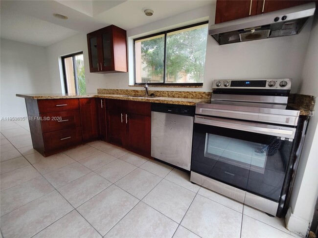 Building Photo - 181 Wimbledon Lakes Dr