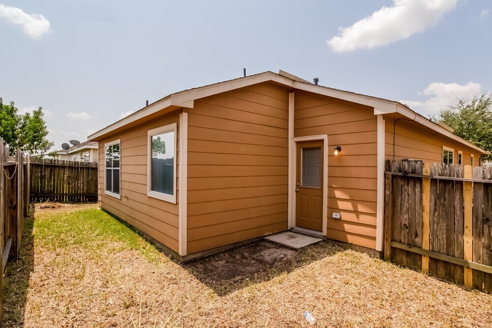 Building Photo - 20110 Pinto Ridge Dr