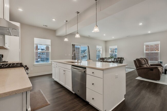 Building Photo - 302 Finnegan Ct