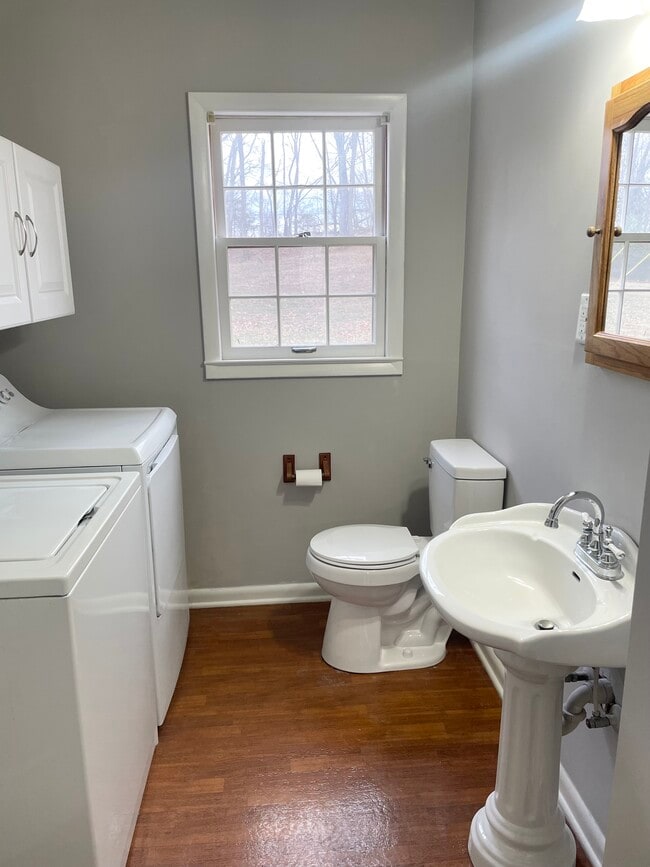 Building Photo - 290 Shawnee Dr