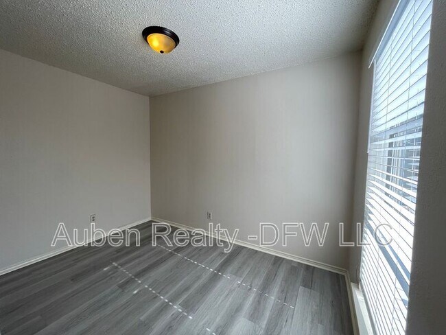 Building Photo - 5524 Lewis Ct