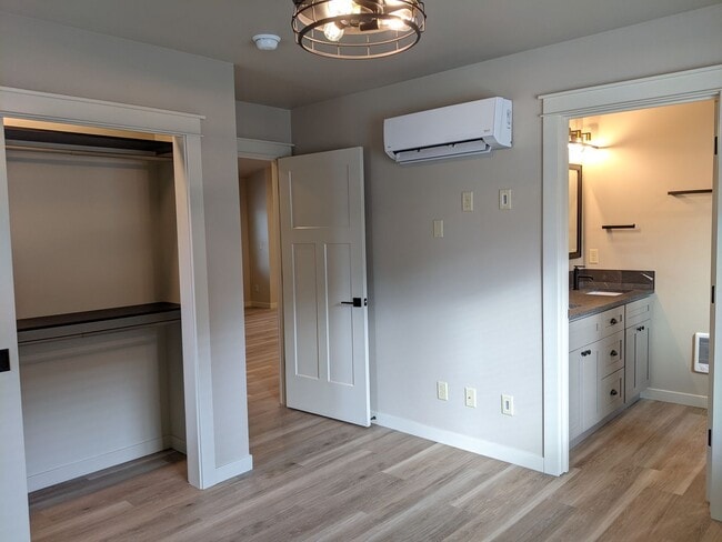 Building Photo - Gorgeous 2-Bedroom, 2-Bath Home In Eugene!