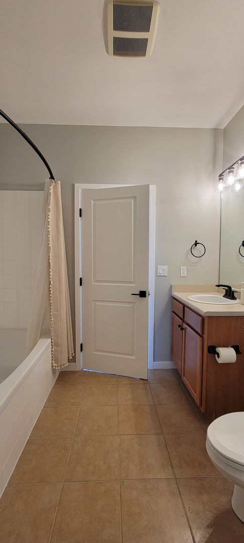 Building Photo - 3 bedroom/2.5 bath home