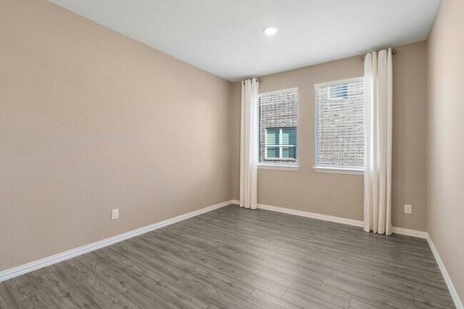 Building Photo - 168 Chamberlain Dr