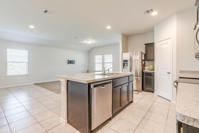 Building Photo - Nice 3 Bed, 2 Bath House in Creekside Esta...