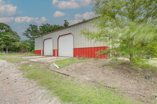 Building Photo - 331743 E 1020 Rd
