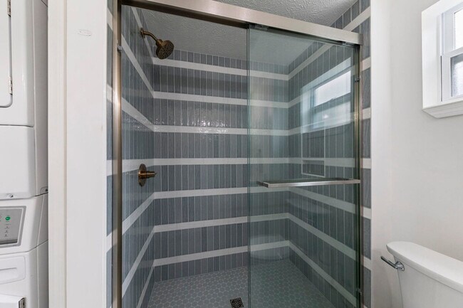 Building Photo - 169 Pompano St