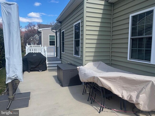 Building Photo - 151 Volpe Way