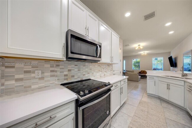 Building Photo - 5110 Eucalyptus Dr