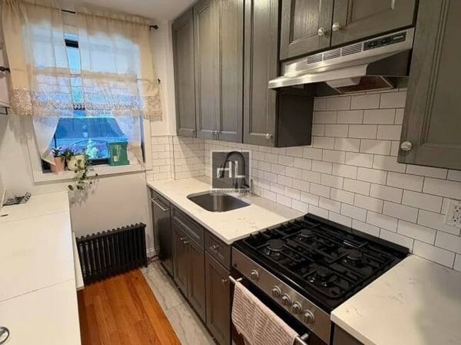 Building Photo - 21-01-21-73 73rd St