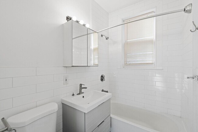 Building Photo - 5 Lienau Pl