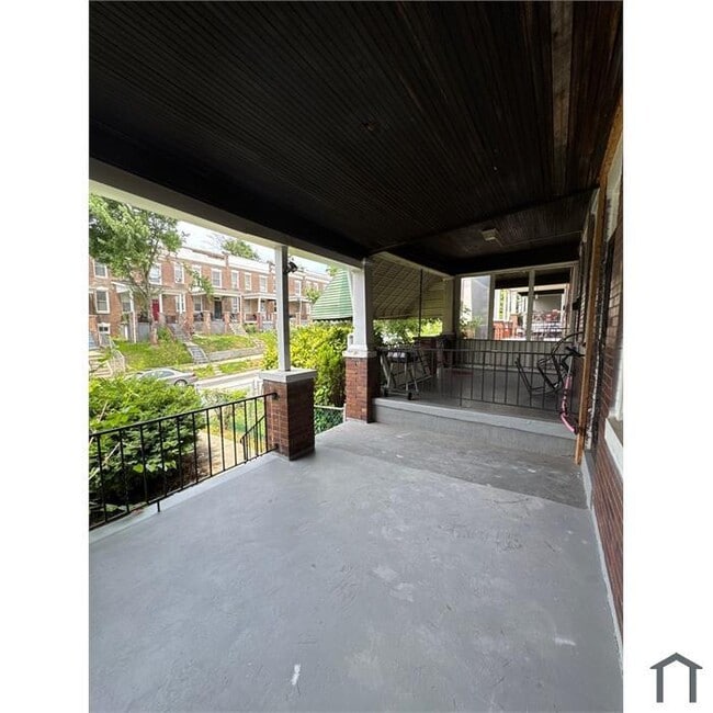 Building Photo - 3 Bedroom Rehabbed