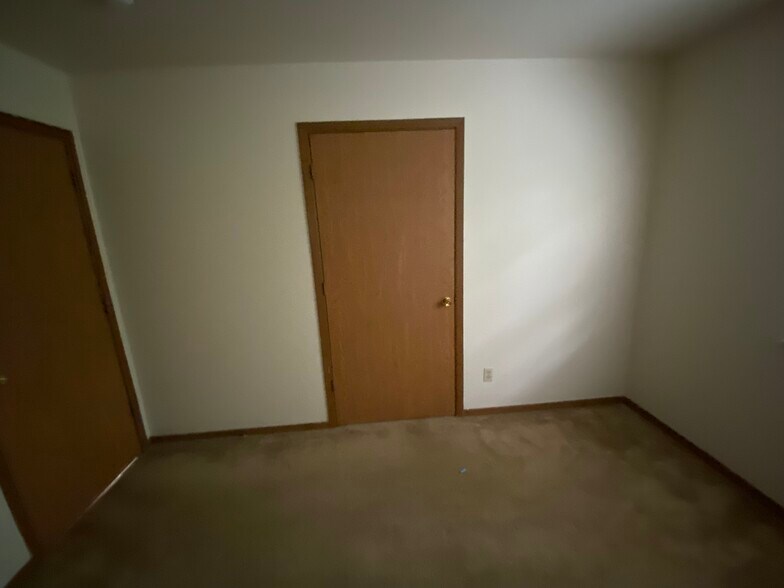 Building Photo - 128 Sandstone Ct