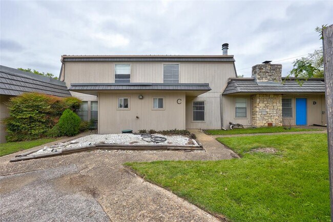 Building Photo - 709 Castle Ridge Rd