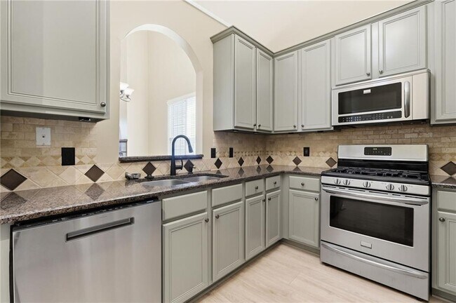 Building Photo - 726 Gardenside Cir SE