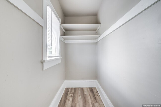 Building Photo - 328 Parkway Ave