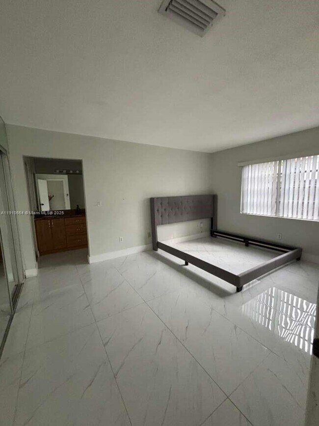 Building Photo - 16801 NW 72nd Ct