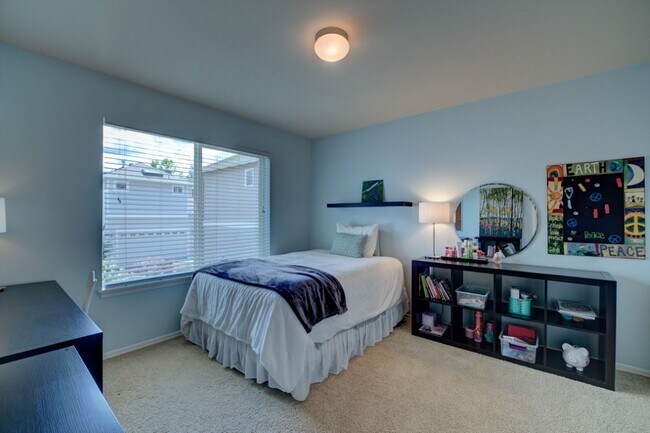 Building Photo - 4Bd/2.5Ba Issaquah House