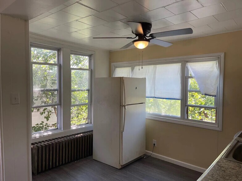 Building Photo - 140 S 12th St