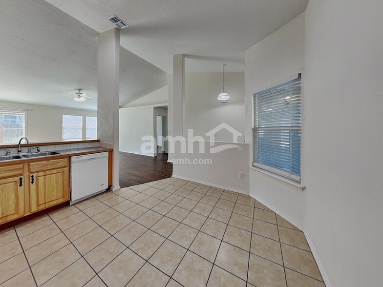 Building Photo - 3008 Woodbridge St