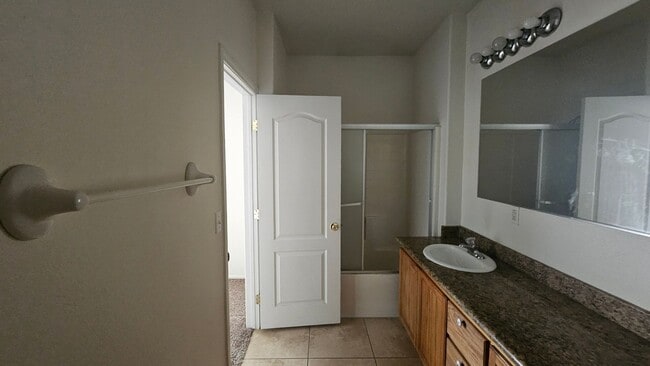 Building Photo - Bright and Open 3-Bed, 2-Bath Home on Kare...