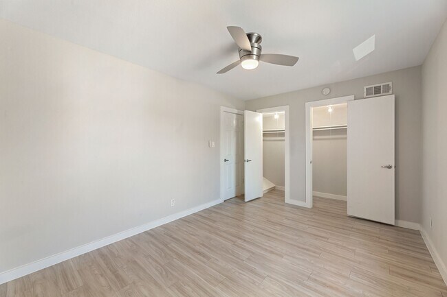 Building Photo - 5005 Manor Rd