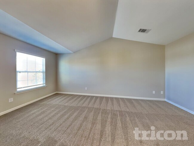 Building Photo - 2831 Village Center Dr