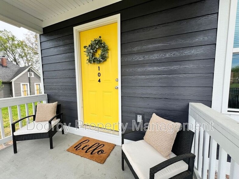 Building Photo - 2106 Duncan Ave