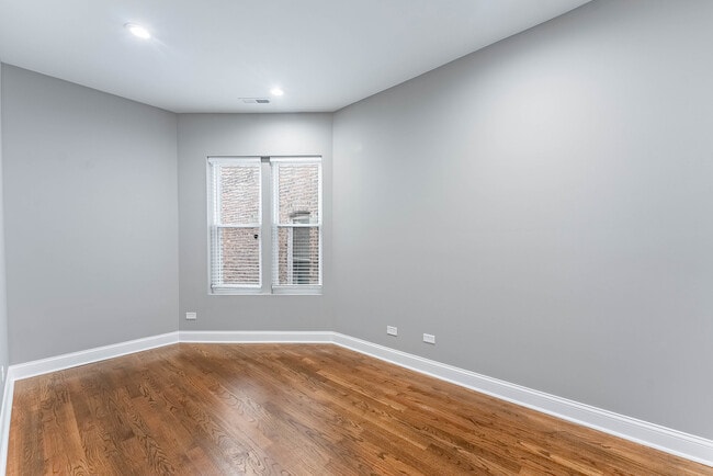 Building Photo - 4250 W Van Buren St