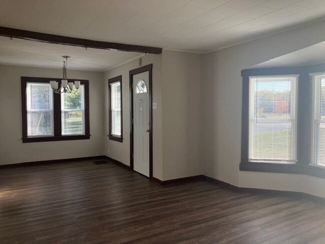 Building Photo - Updated 3 Bedroom - 1 Bath House in Twin Lakes