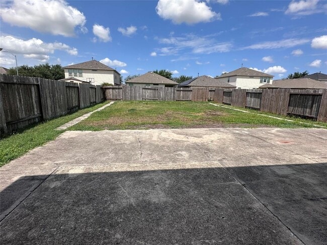 Building Photo - 5807 Camelia Evergreen Ln